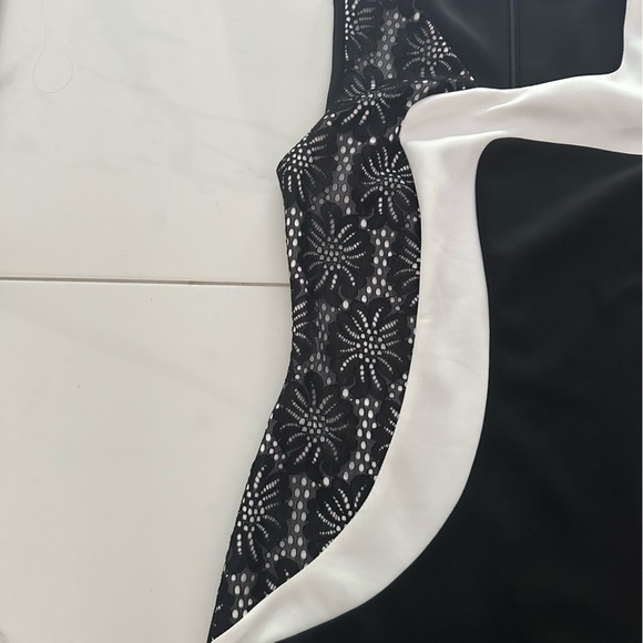 TEABERRY SLEEVELESS BLACK & WHITE DRESS  - 10 - Picture 6 of 12